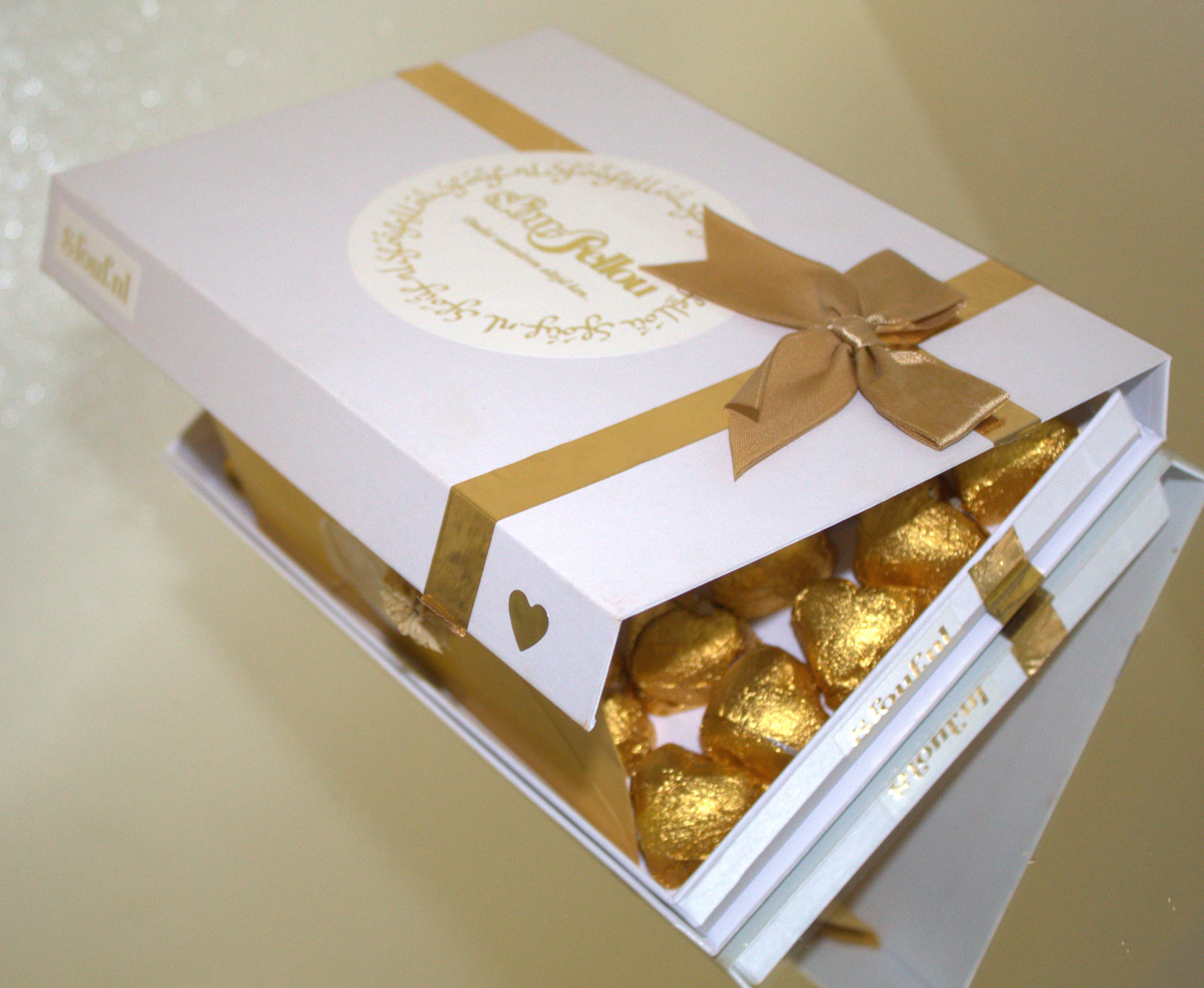 Luxe handgemaakte chocolade bonbons gevuld met sfouf sellou