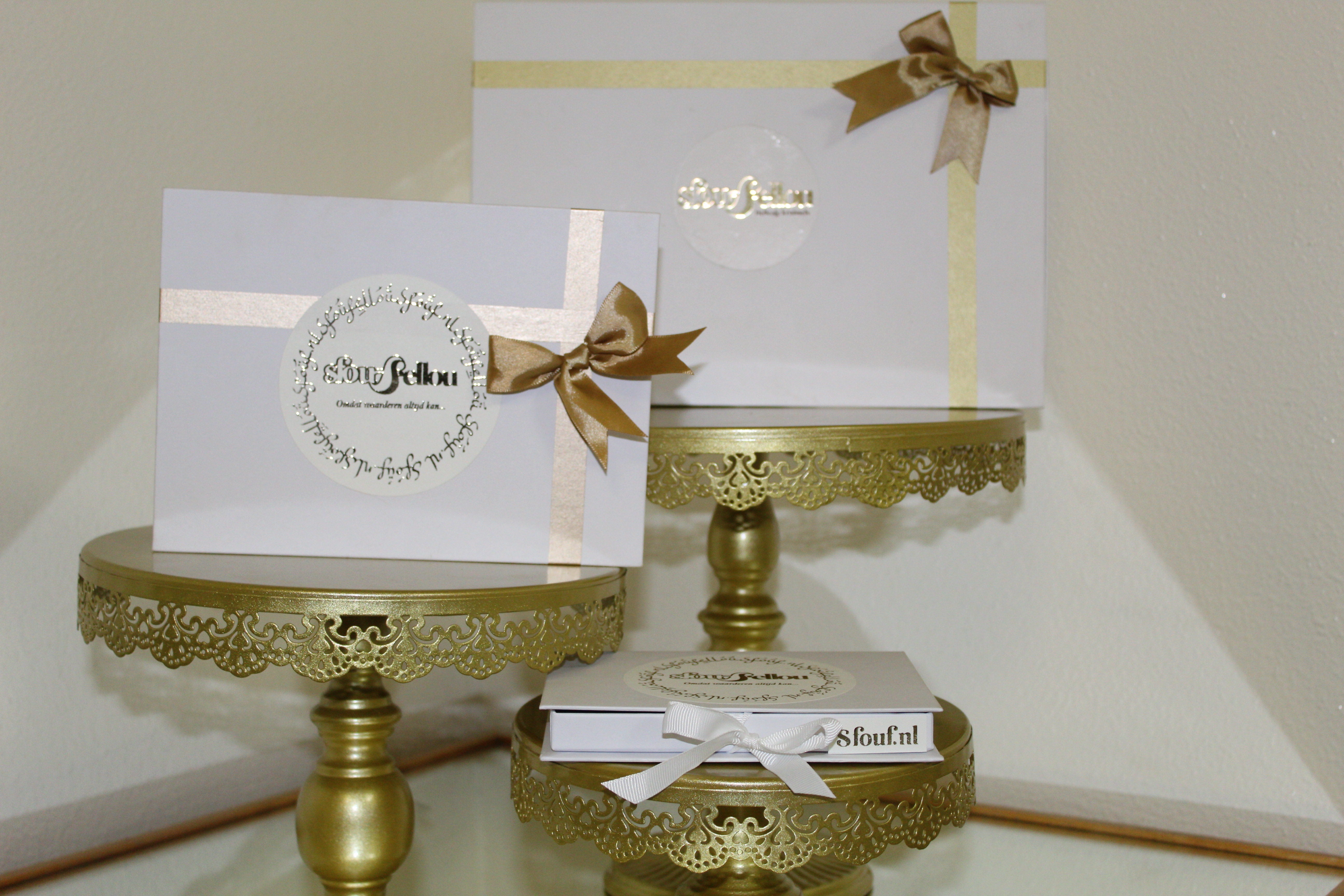 Luxe handgemaakte chocolade bonbons gevuld met sfouf sellou